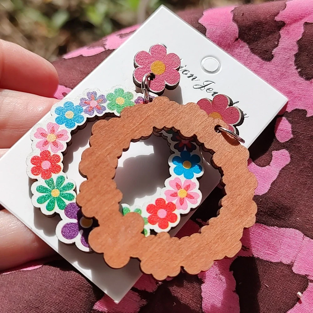 NWT pushing up daisies round drop earrings red☀️☀️ CCO sale - Picture 2 of 3